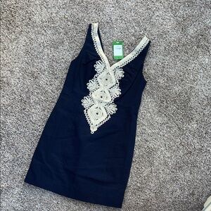 Lilly Pulitzer Junior Shift in True Navy with gold appliqué